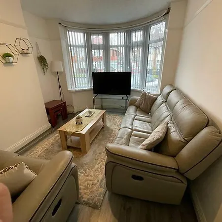 Large Beautiful 3 Bed House In Of